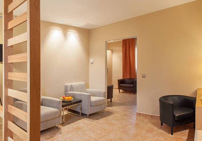 Confortables habitaciones en Hotel Balneario Hervideros de Cofrentes. Relájate con nuestro Spa y Masaje en Valencia